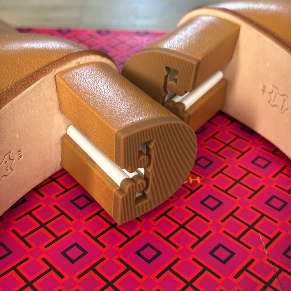 TORY BURCH BROOKE STAMPED HEEL ROUND TOE LEATHER BOOTIE IN CARAMEL CORN - 9 - Picture 8 of 16